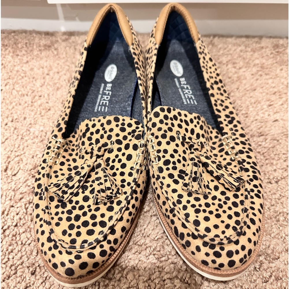 Women, Size 9M. Dr. Scholls Leopard tassel flat shoes.